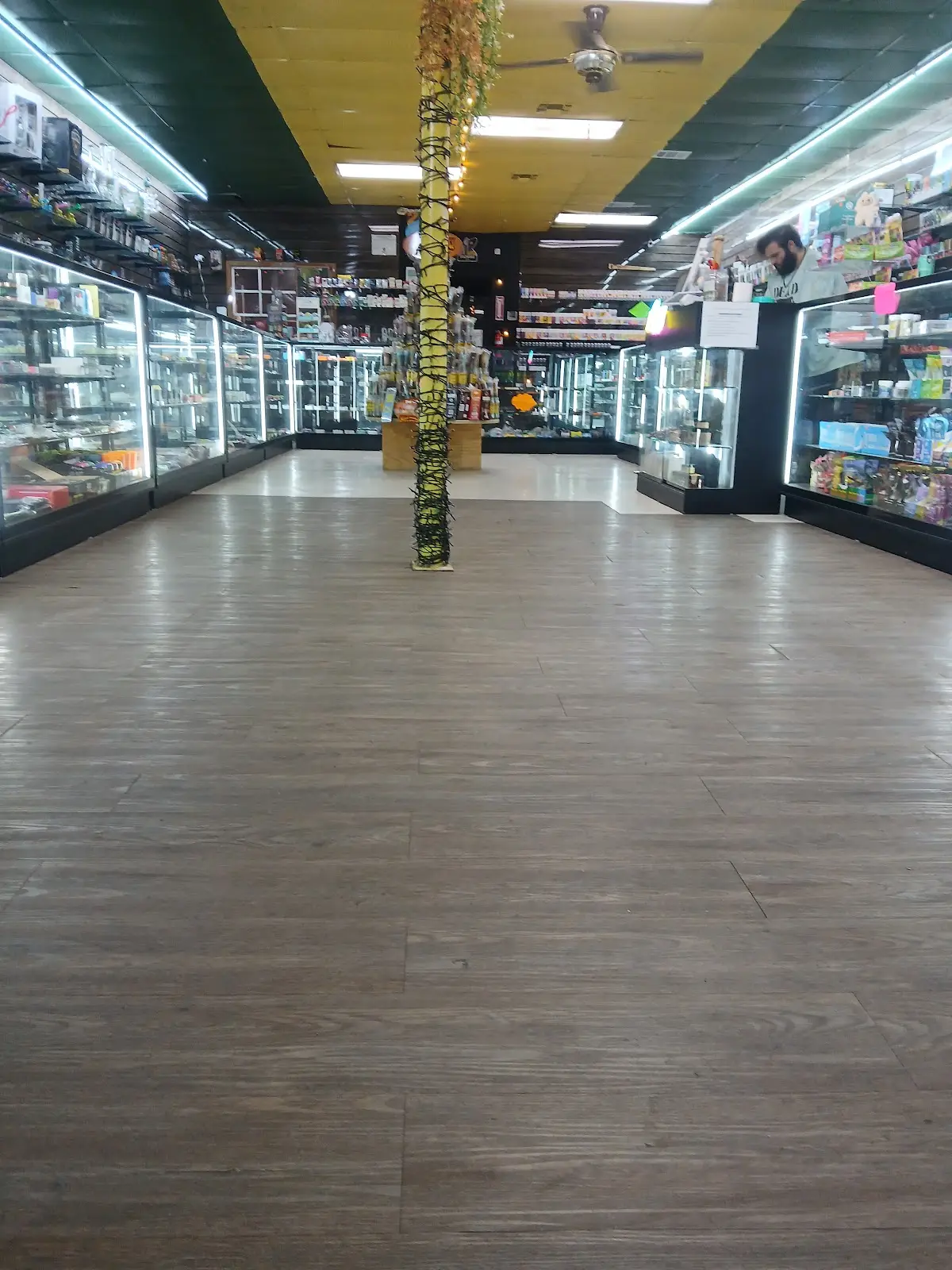 Image of Tropical Smoke & Vape Shop #1